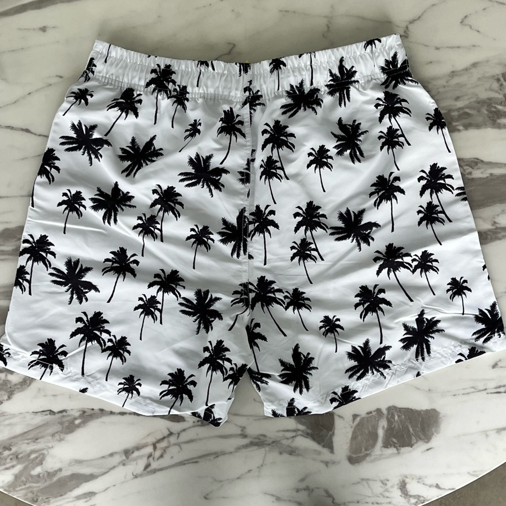 Men’s Swim Trunks / Shorts | White with Black Palm Trees